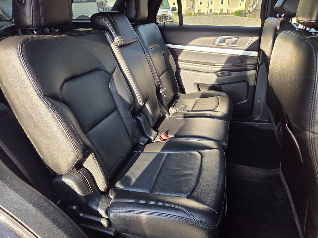2017 Ford Explorer Image 18
