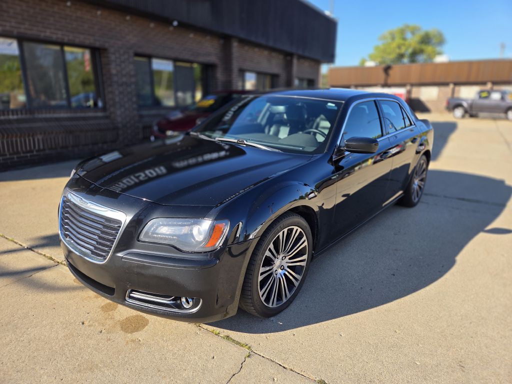 2013 Chrysler 300 Image 1