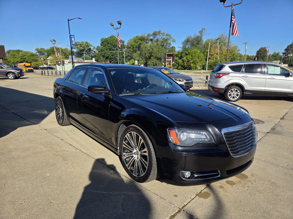2013 Chrysler 300 Image 2