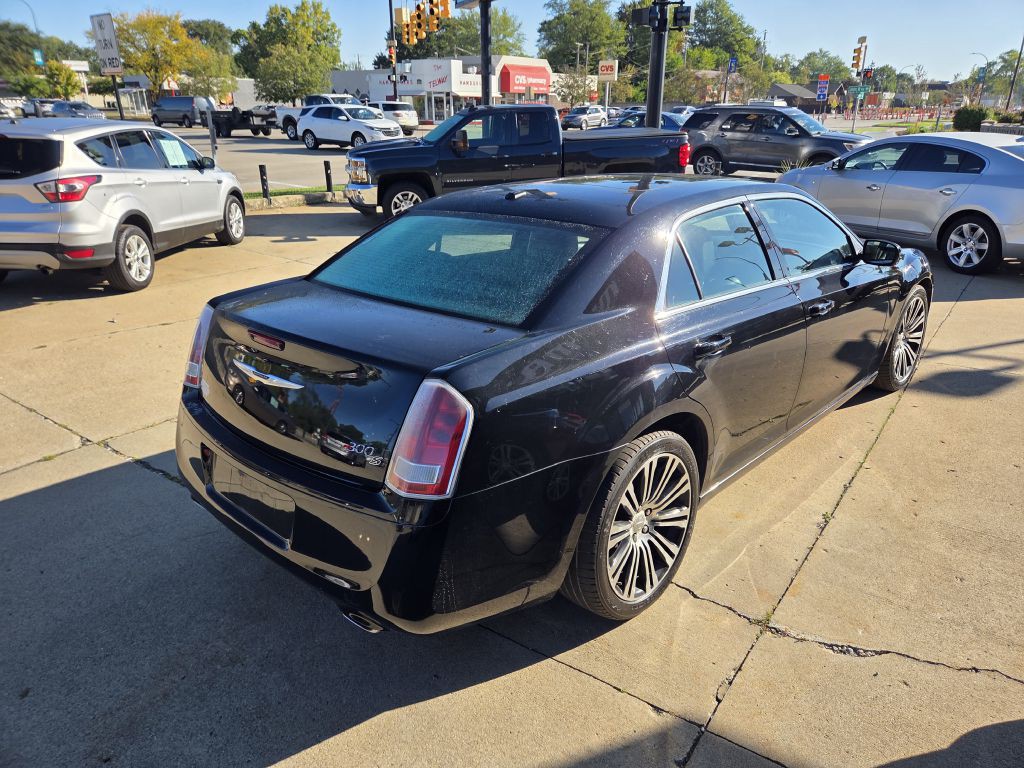 2013 Chrysler 300 Image 3