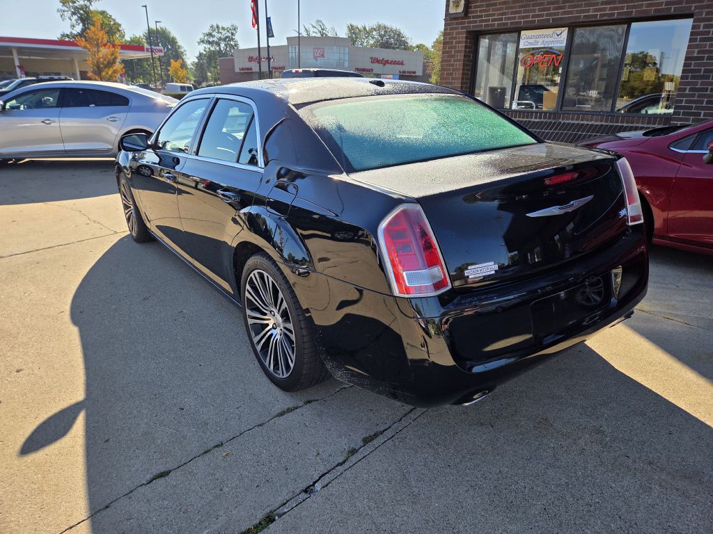2013 Chrysler 300 Image 4