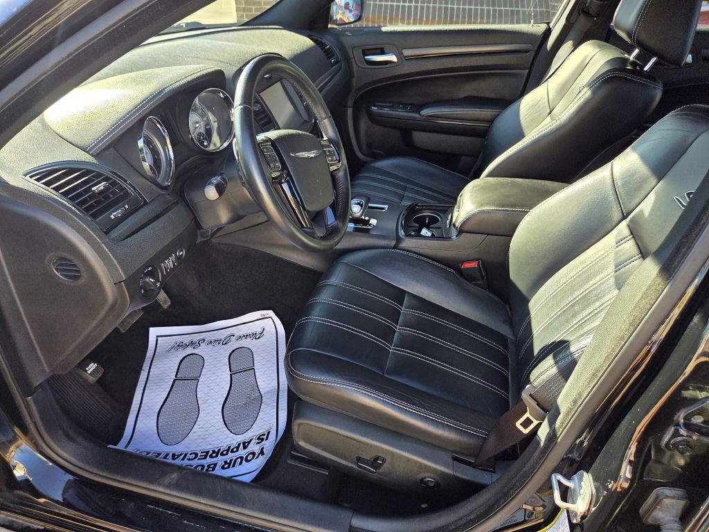 2013 Chrysler 300 Image 5