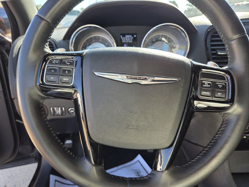 2013 Chrysler 300 Image 8