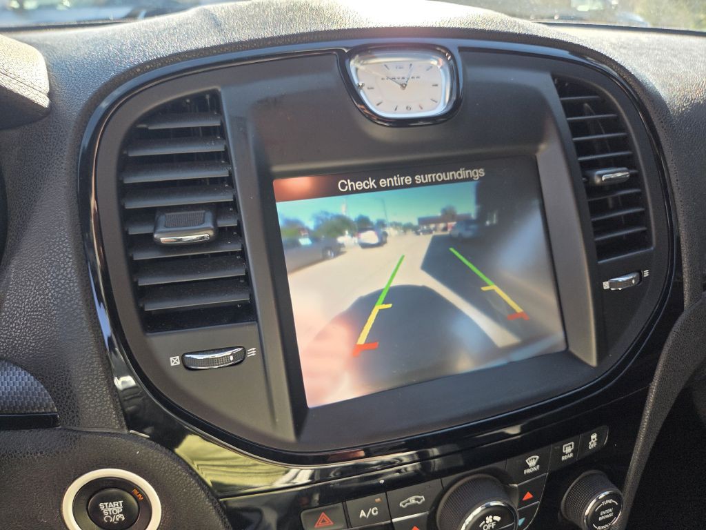 2013 Chrysler 300 Image 12