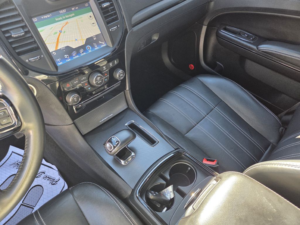 2013 Chrysler 300 Image 13