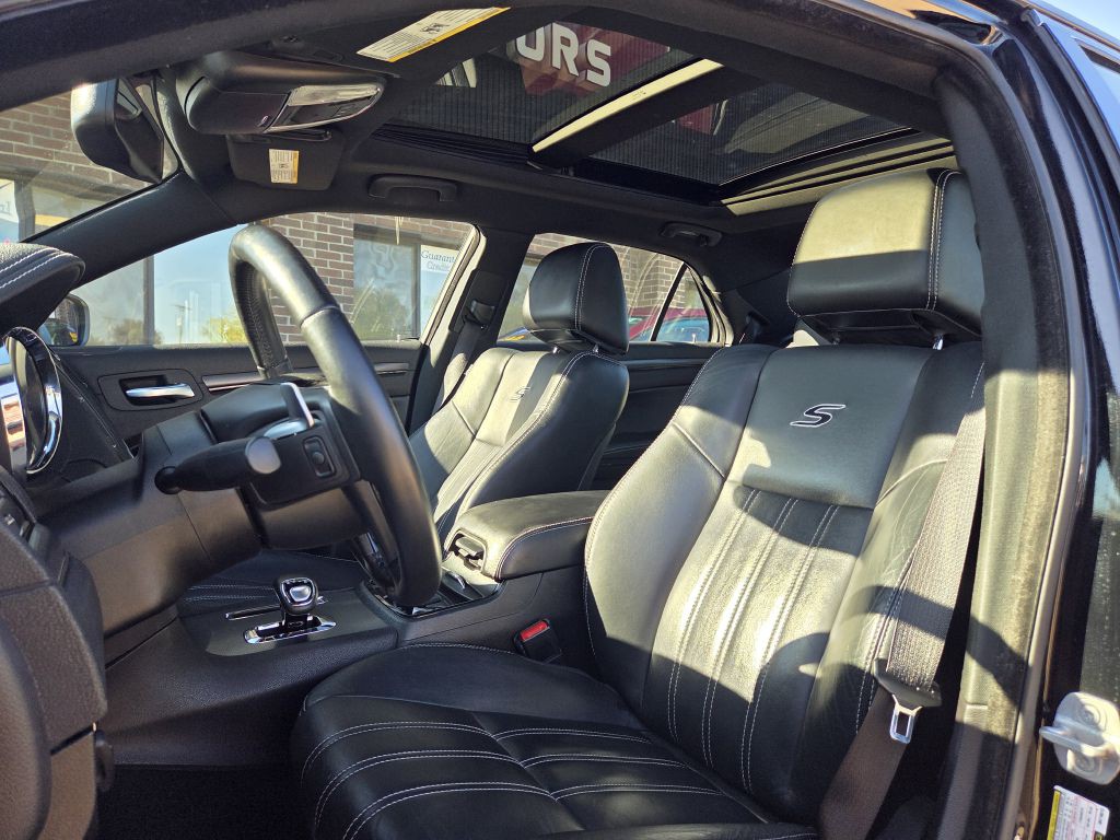 2013 Chrysler 300 Image 14