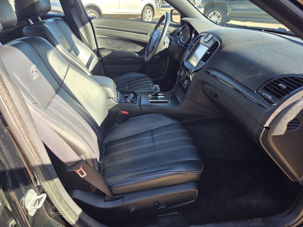 2013 Chrysler 300 Image 15