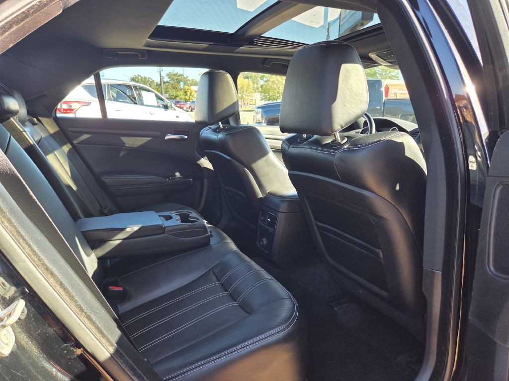 2013 Chrysler 300 Image 19