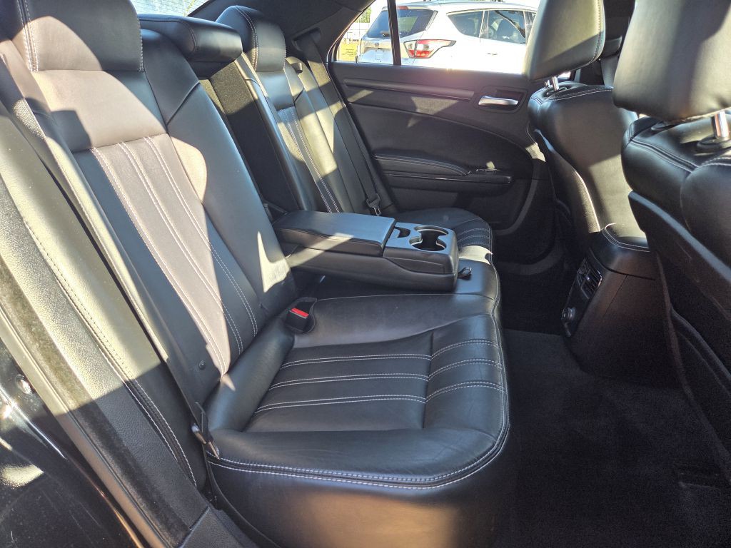 2013 Chrysler 300 Image 20