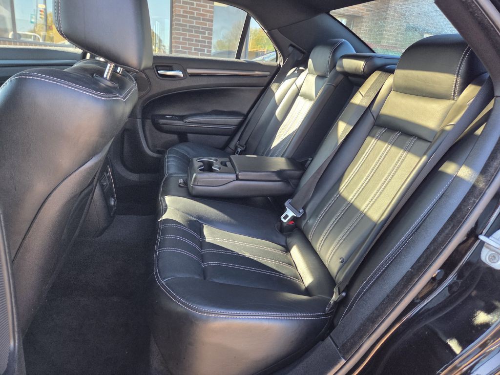 2013 Chrysler 300 Image 22