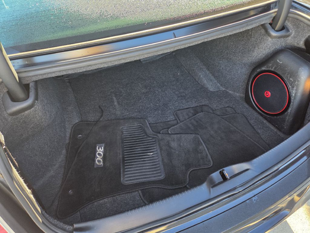 2013 Chrysler 300 Image 24