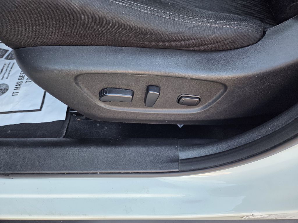 2019 Nissan Rogue Image 6