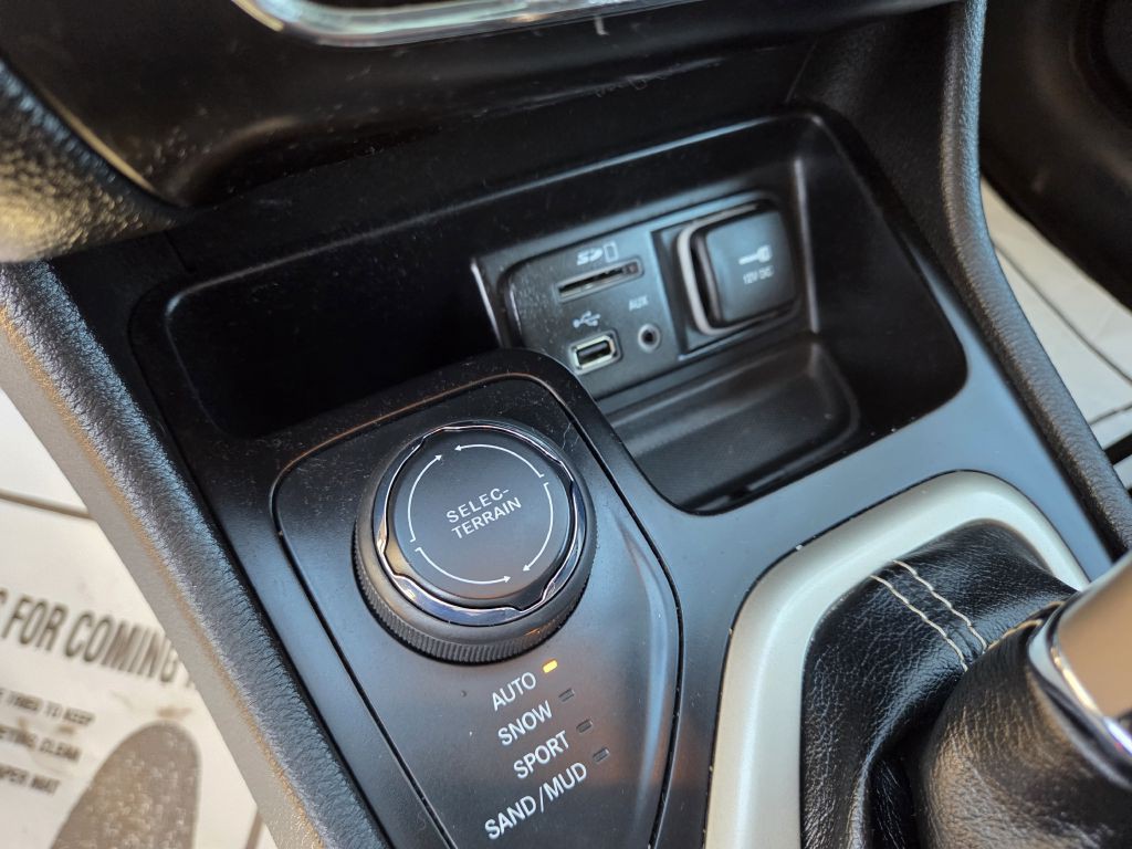 2015 Jeep Cherokee Image 12
