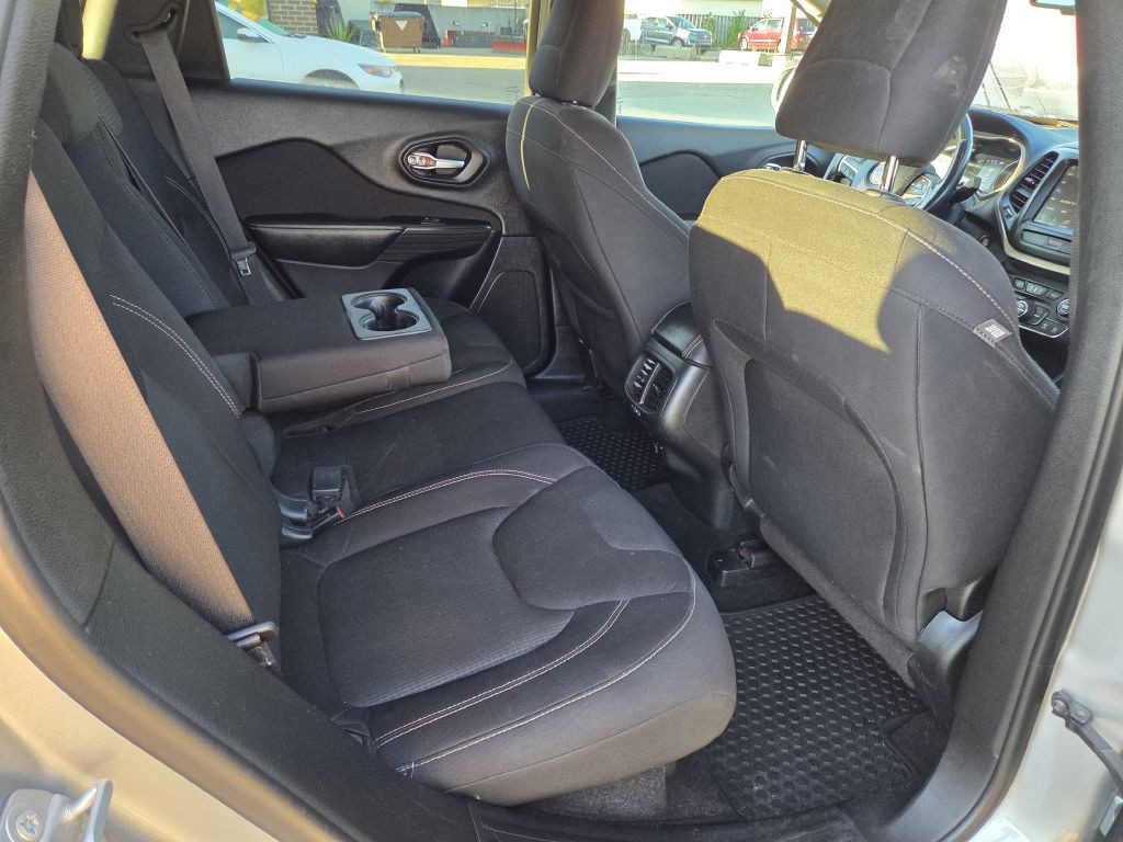 2015 Jeep Cherokee Image 20
