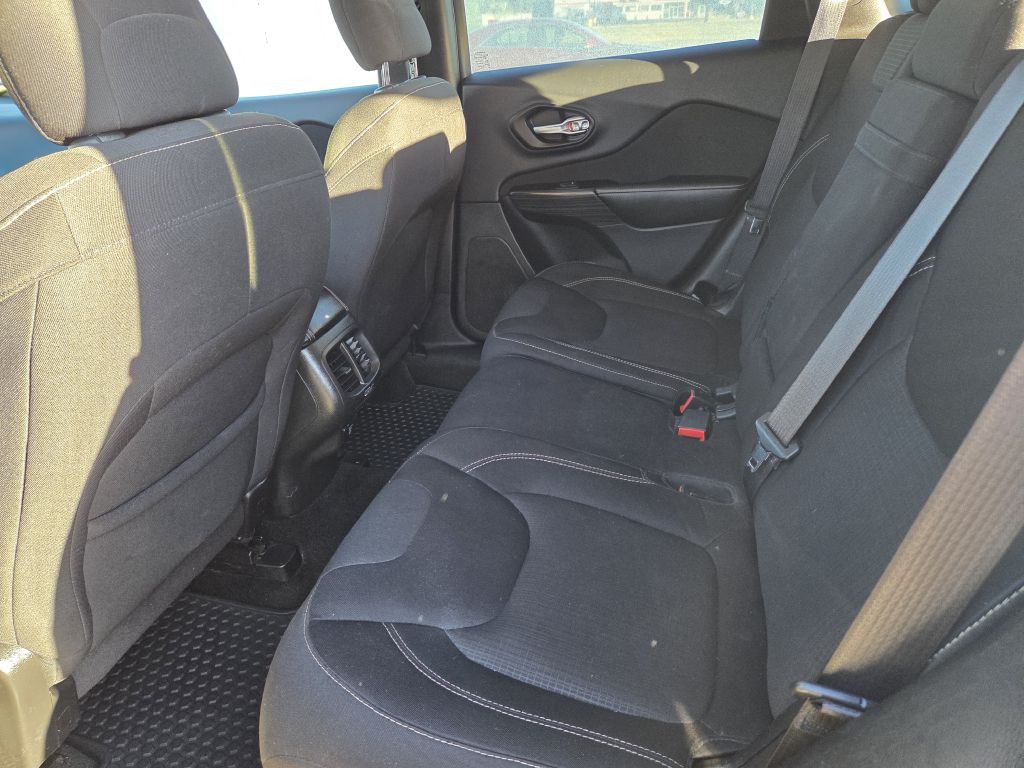 2015 Jeep Cherokee Image 22