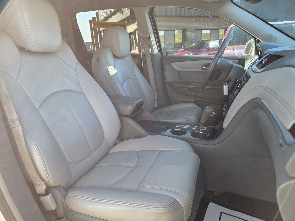 2015 Chevrolet Traverse Image 16