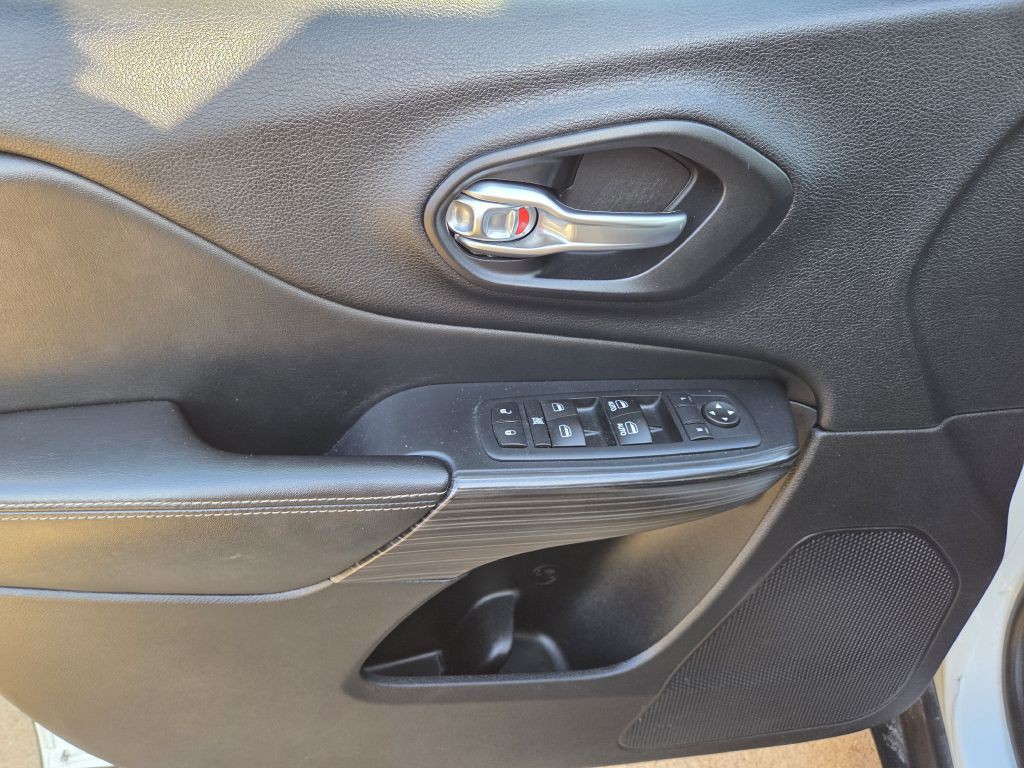 2017 Jeep Cherokee Image 6