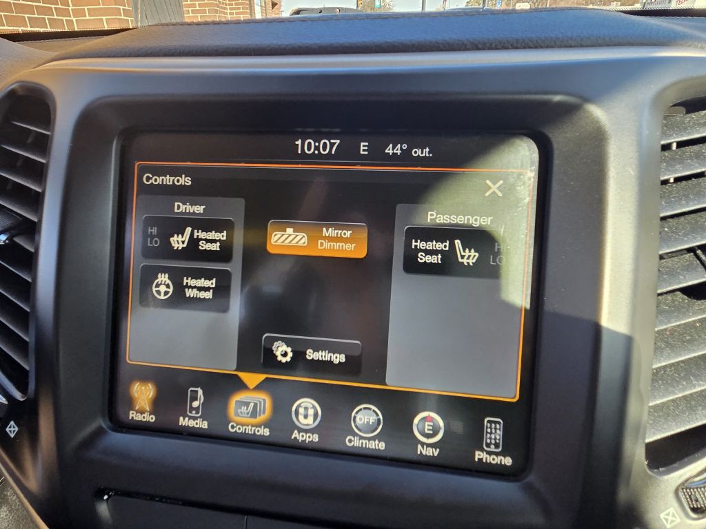 2017 Jeep Cherokee Image 11