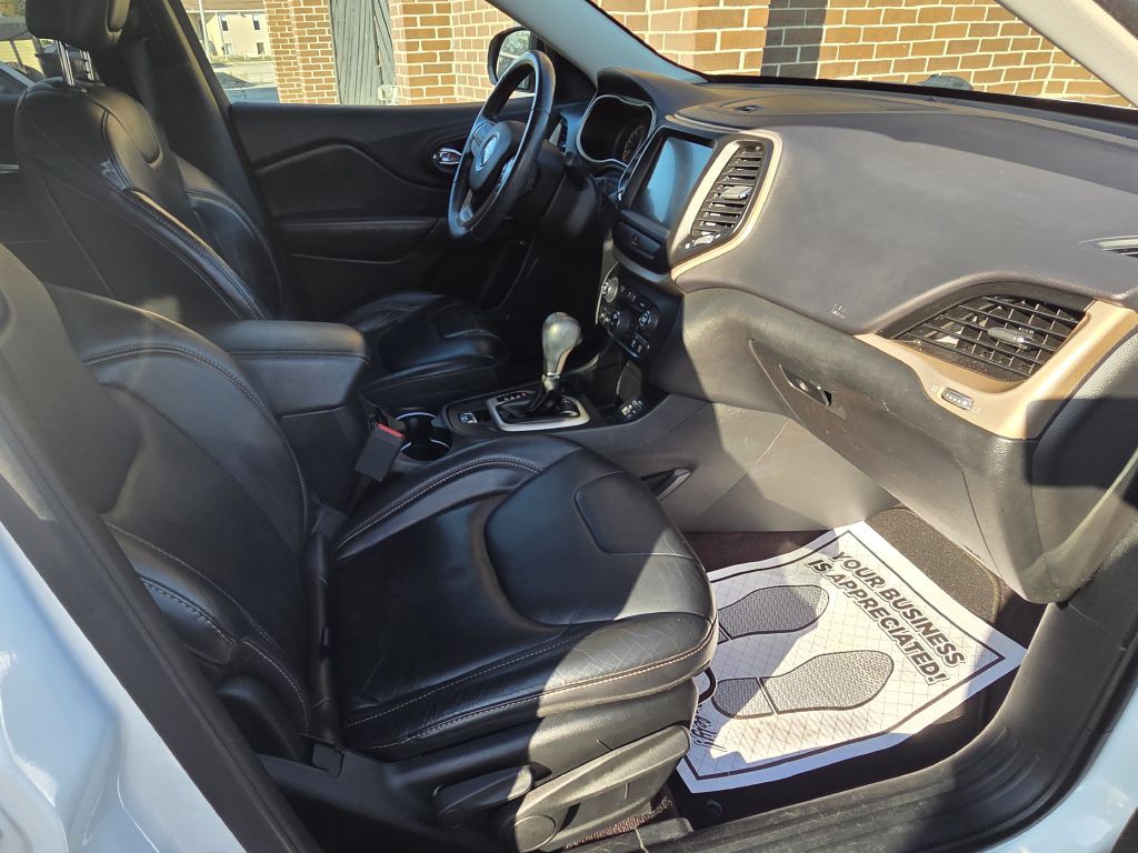 2017 Jeep Cherokee Image 16