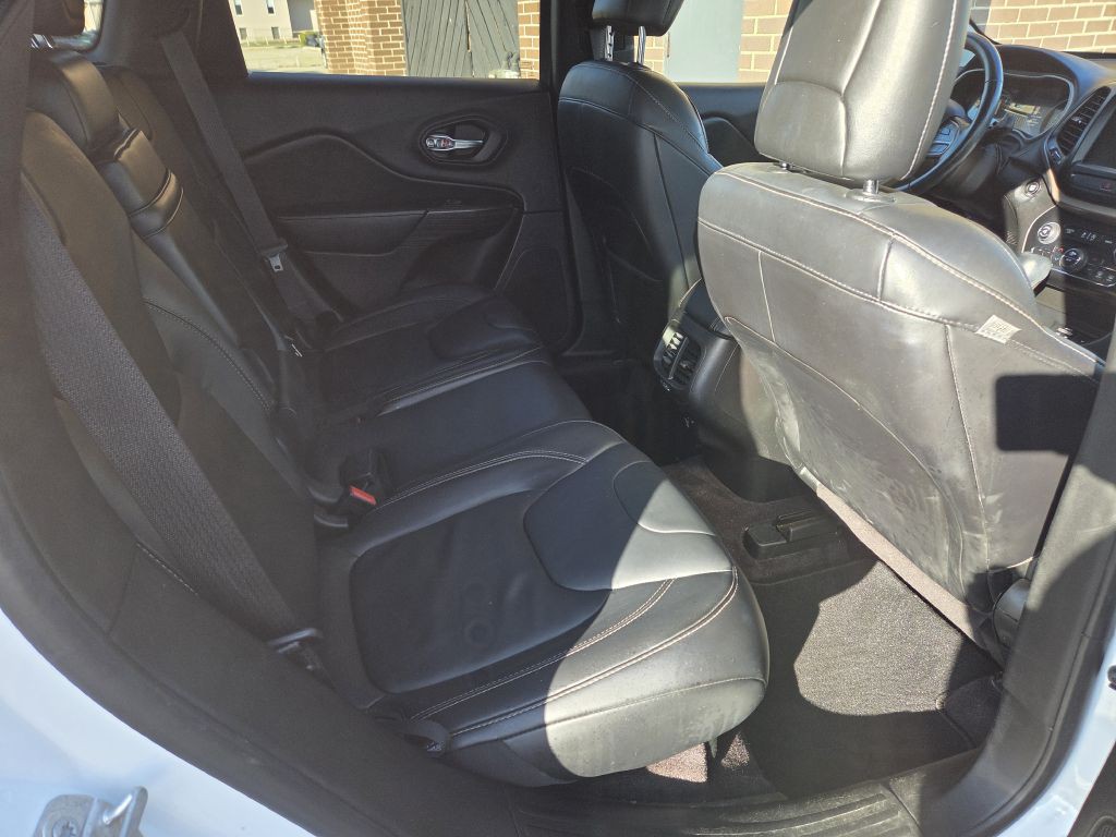 2017 Jeep Cherokee Image 19