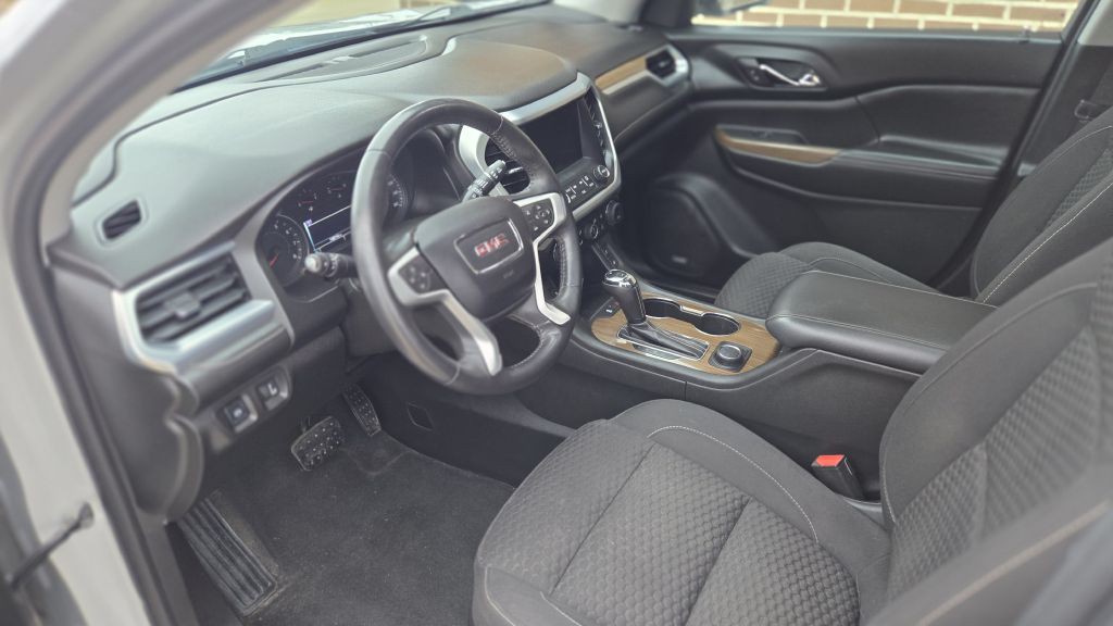 2017 GMC Acadia Image 9