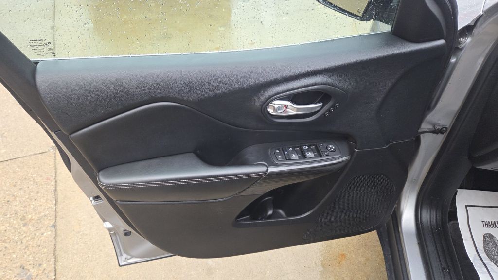 2015 Jeep Cherokee Image 12