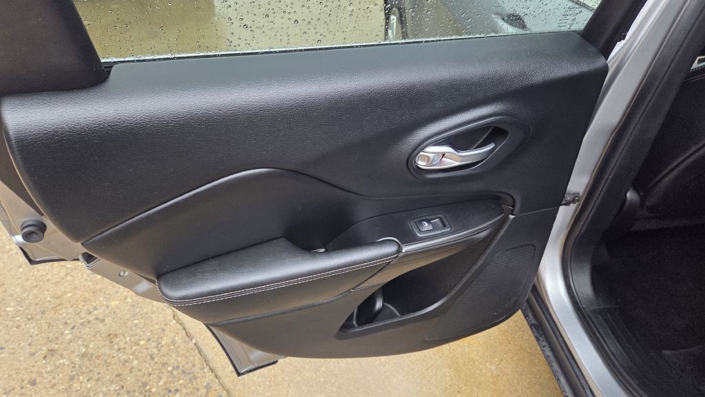 2015 Jeep Cherokee Image 15