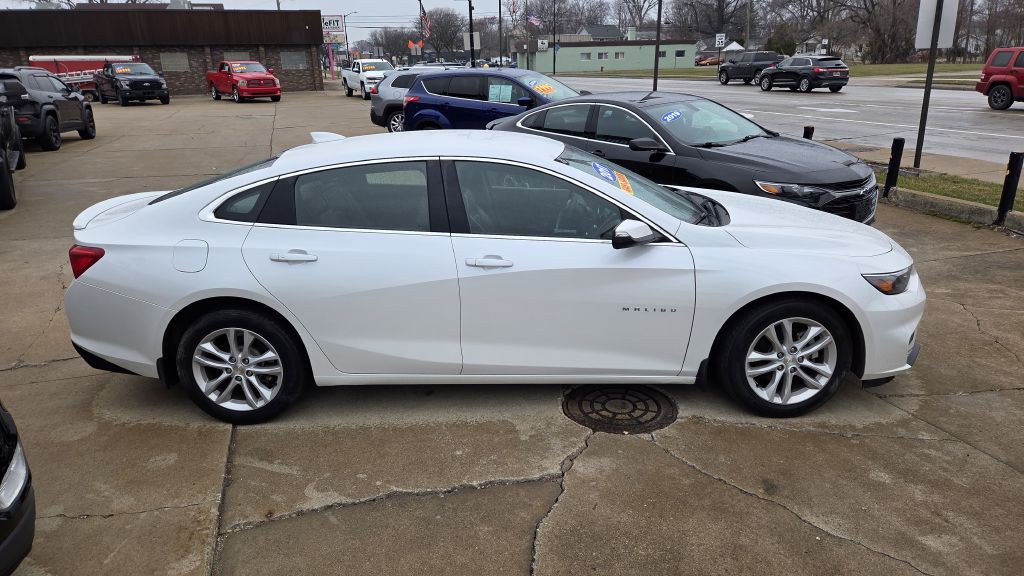2017 Chevrolet Malibu Image 3