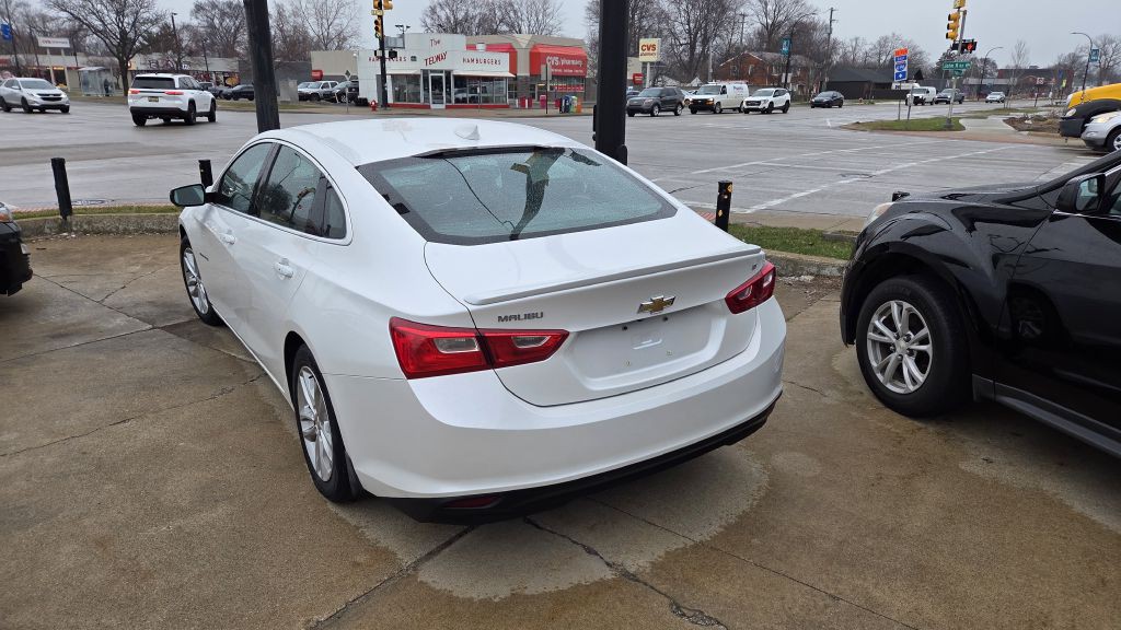 2017 Chevrolet Malibu Image 4