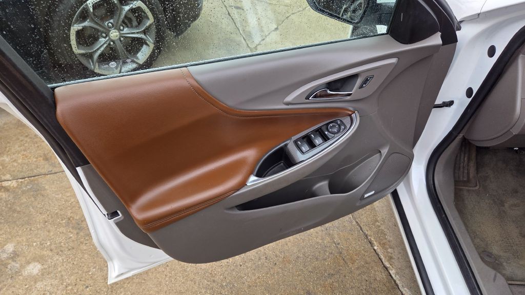 2017 Chevrolet Malibu Image 10