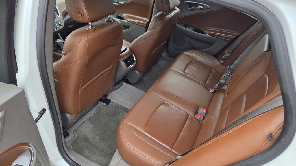 2017 Chevrolet Malibu Image 11