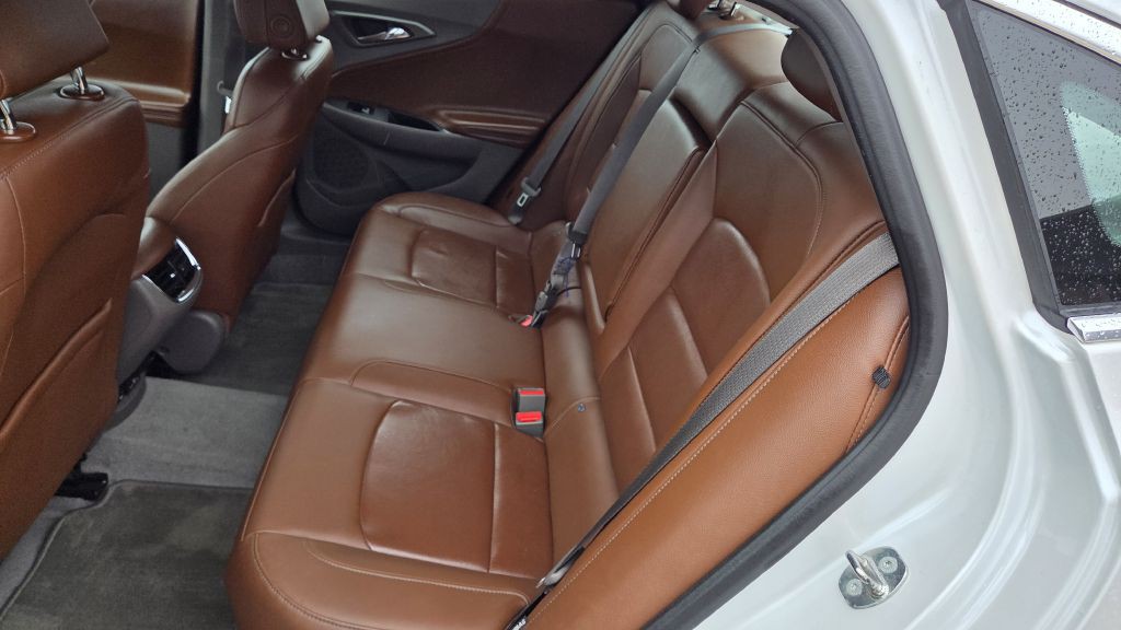 2017 Chevrolet Malibu Image 12