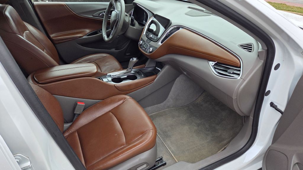 2017 Chevrolet Malibu Image 14