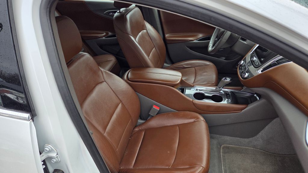 2017 Chevrolet Malibu Image 15
