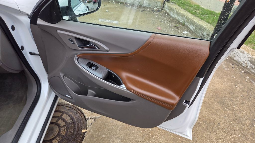 2017 Chevrolet Malibu Image 16