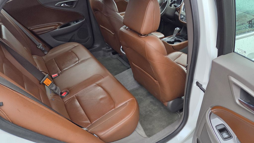 2017 Chevrolet Malibu Image 17