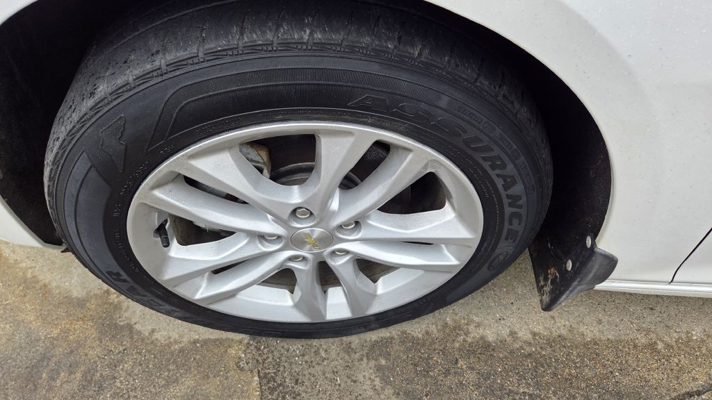 2017 Chevrolet Malibu Image 22