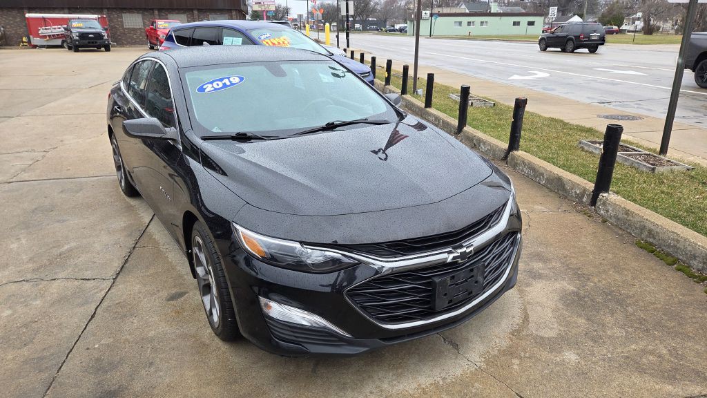 2019 Chevrolet Malibu Image 2