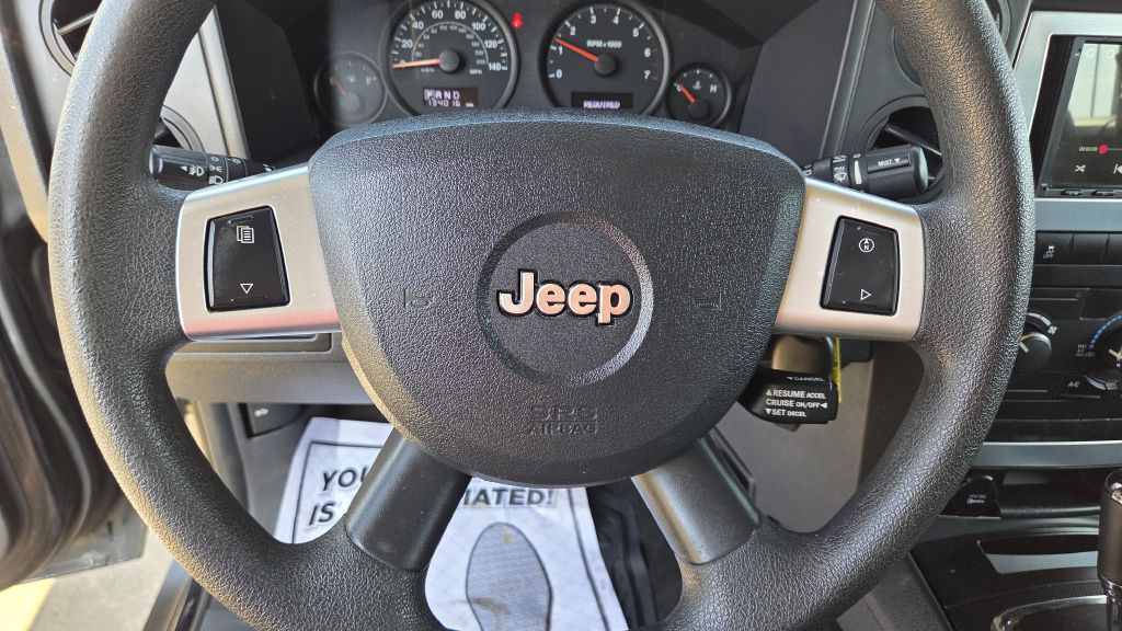 2010 Jeep Commander Image 8