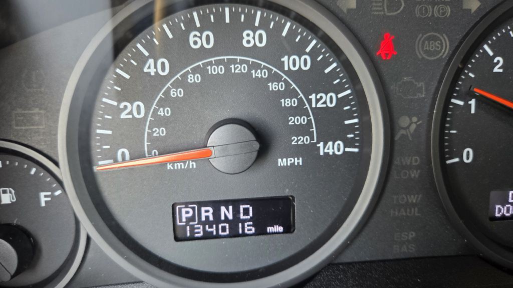 2010 Jeep Commander Image 9