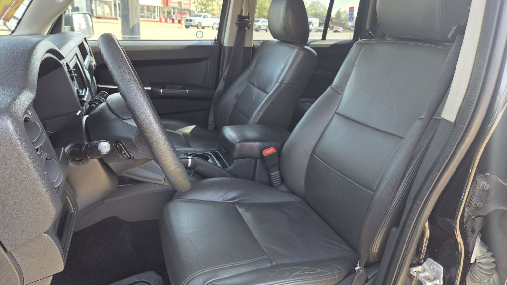 2010 Jeep Commander Image 12