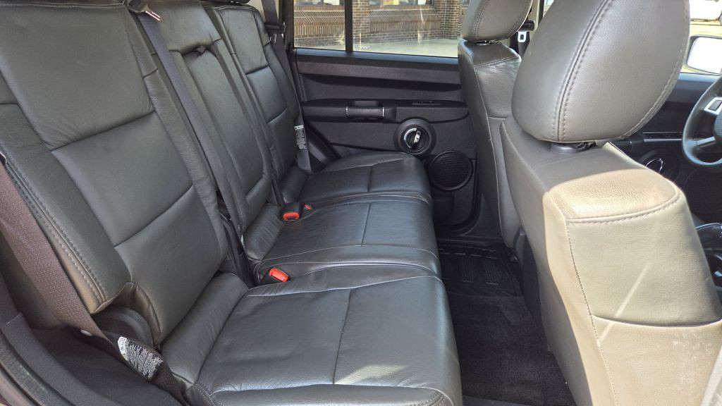 2010 Jeep Commander Image 17
