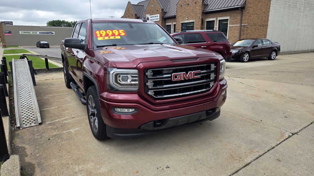 2017 GMC Sierra Image 2