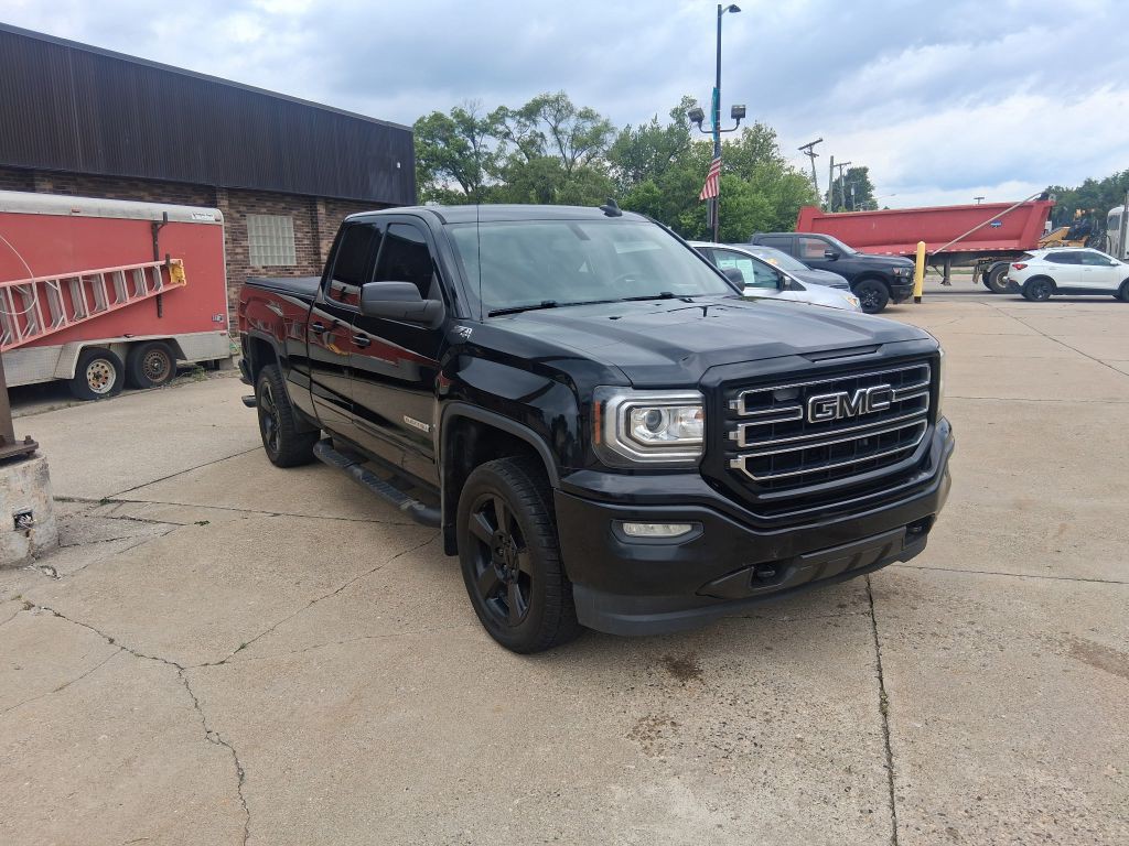 2017 GMC Sierra Image 2