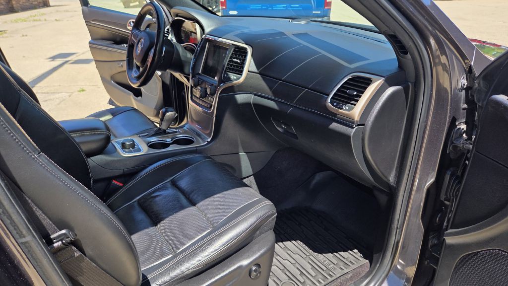 2017 Jeep Grand Cherokee Image 16