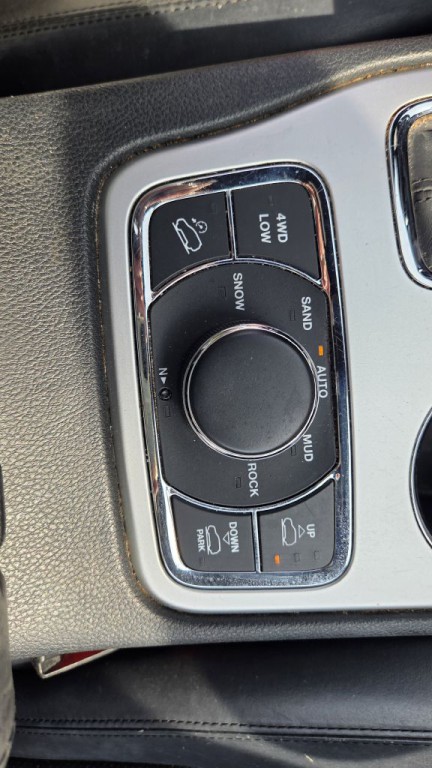 2016 Jeep Grand Cherokee Image 12