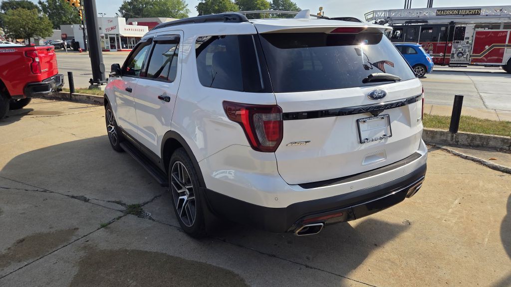 2017 Ford Explorer Image 4