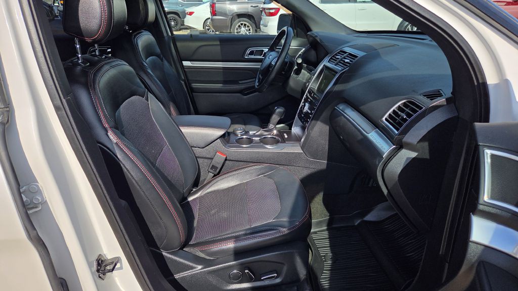 2017 Ford Explorer Image 14