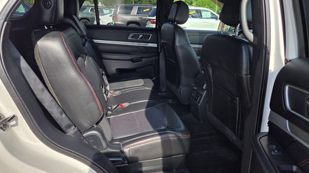 2017 Ford Explorer Image 17
