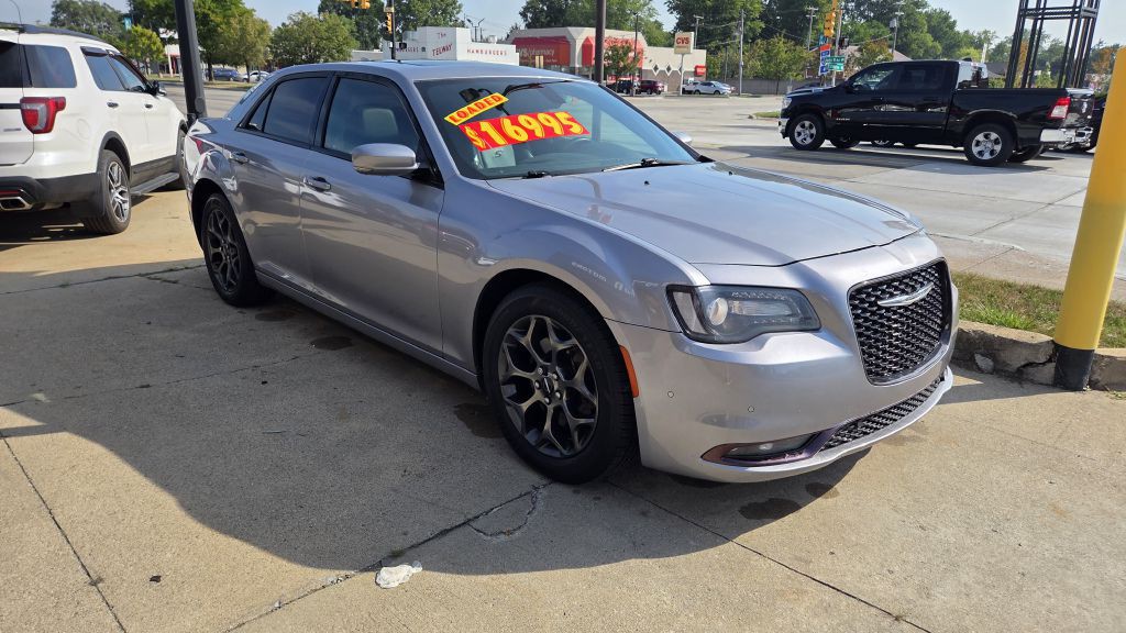 2016 Chrysler 300 Image 2